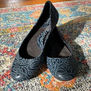 b.o.c. Woman’s flats, size 10, navy, leather.